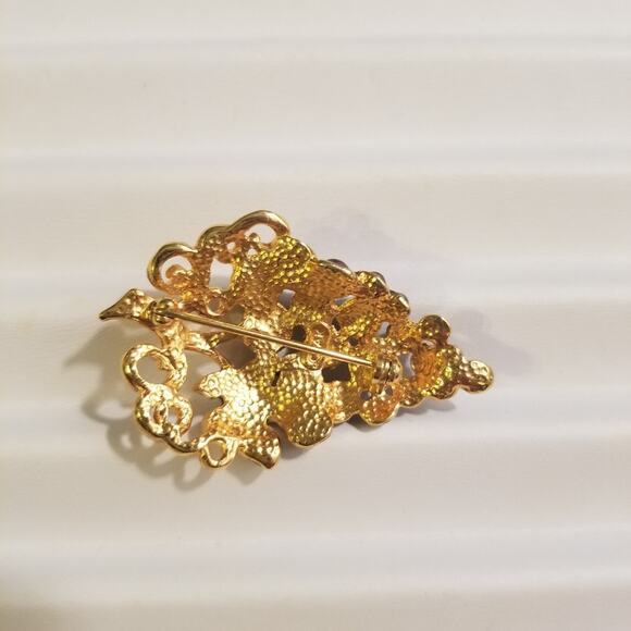 Vintage AK Anne Klein Enamel Grape Brooch Pin Lapel Grapes Gold Tone - Picture 3 of 4